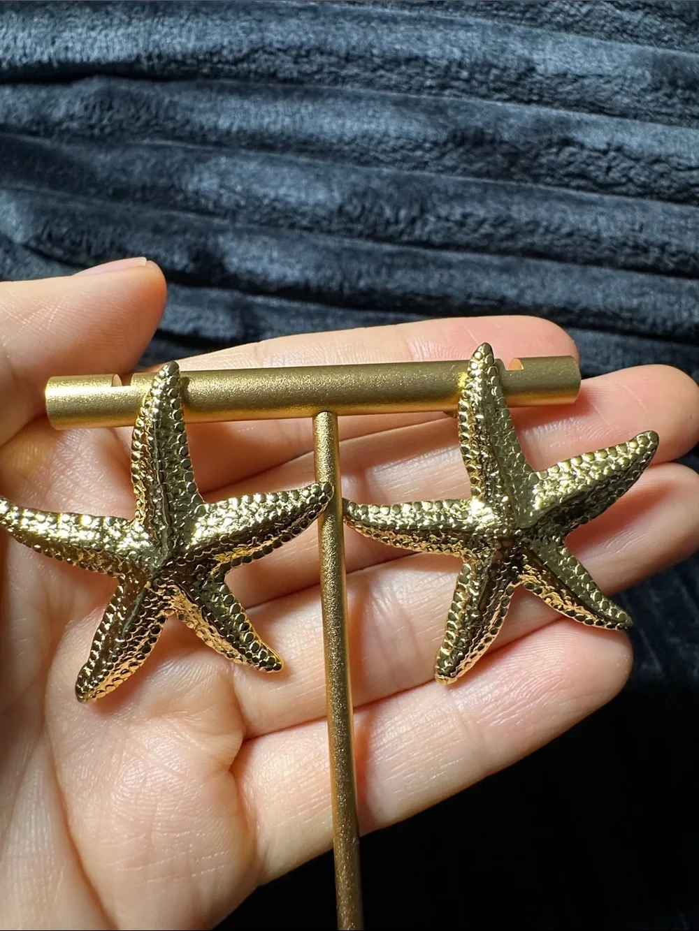 Kenneth Jay Lane Gold Starfish Clip-On Earrings - Picture 2 of 5